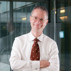 Stefano Gatti, professore di finanza presso l’Università Bocconi di Milano
